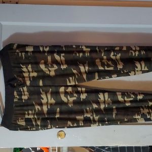 Hot kiss camouflage joggers